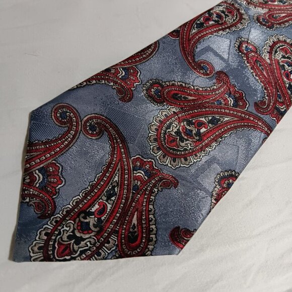 Vintage David Taylor Red & Gray Paisley Polyester Shiny Clip-On Tie - Picture 2 of 5